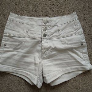Highwaisted denim shorts